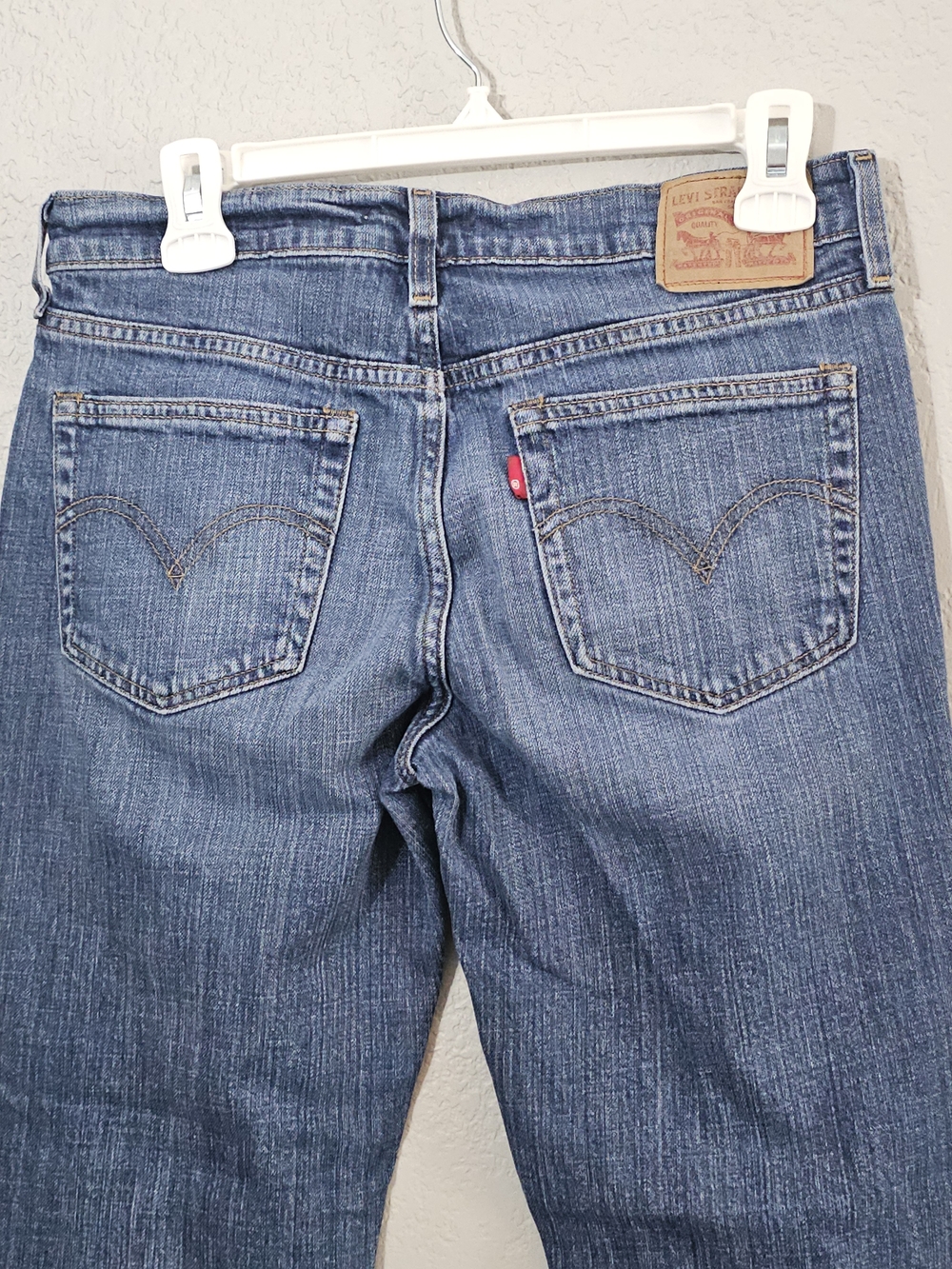 Levi's Boyfriend Ankle Jeans - Medium Wash Womens 27 Mid Rise Stretch - Picture 4 of 8